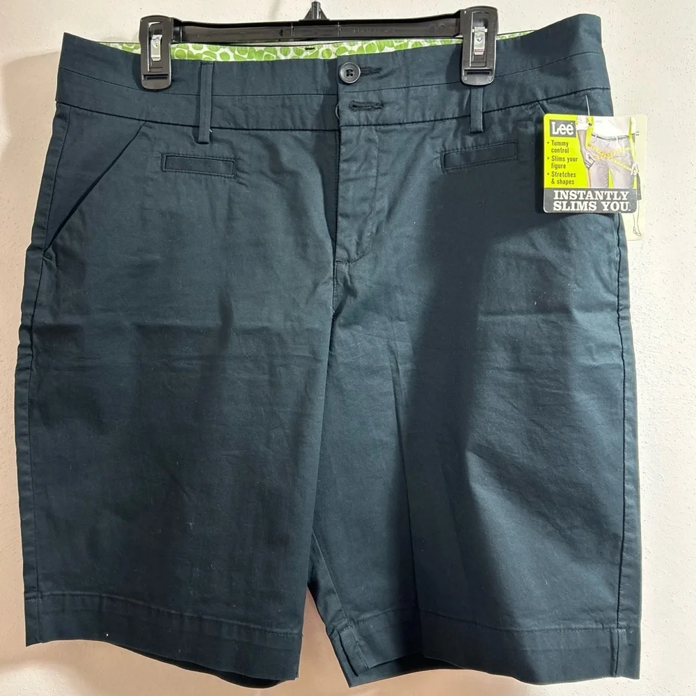 Lee NWT Women's Black Bermuda Natural Fit Zip Shorts Size 16 - Picture 1 of 9